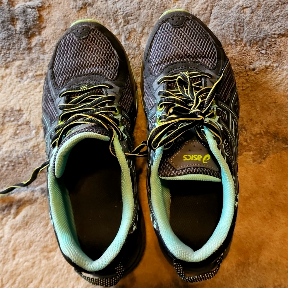 Asics sneakers size 7